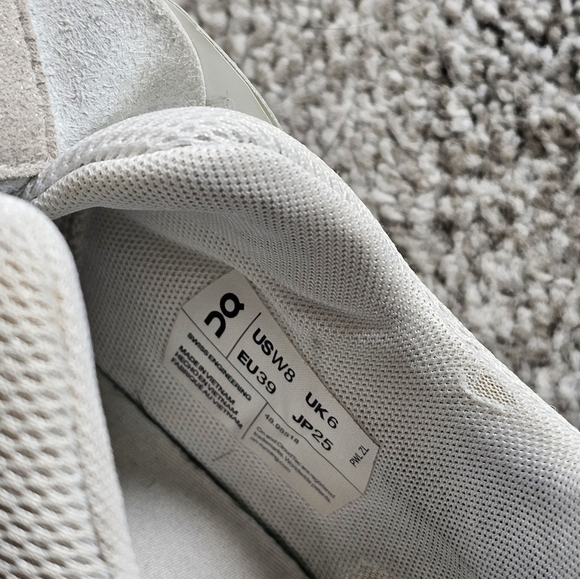 ON The Roger Centre Court Tennis Sneaker - Picture 6 of 9